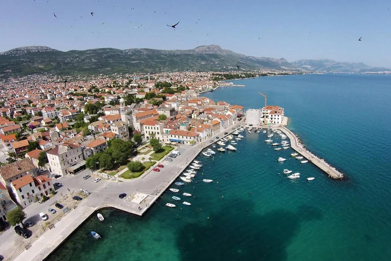 Apartments With A Parking Space Kastel Novi, Kastela - 21085